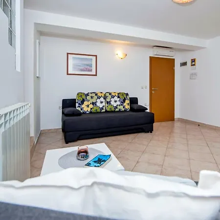 아파트먼트 반다