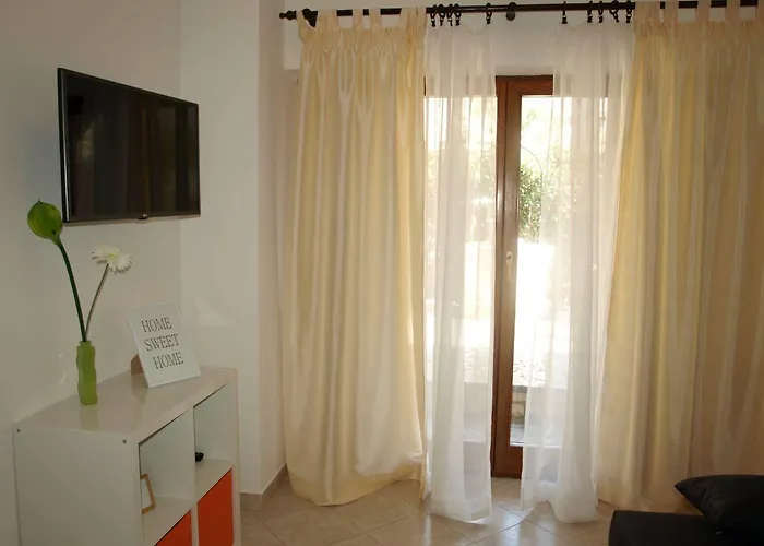 아파트먼트 반다 로비니