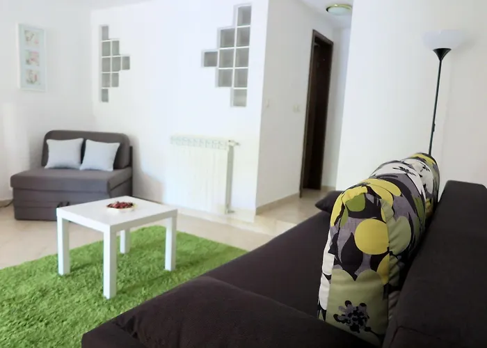 아파트먼트 반다 로비니