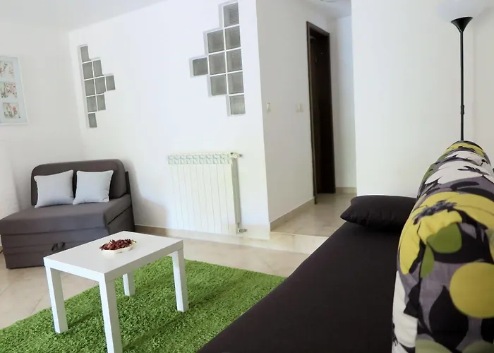 아파트 아파트먼트 반다 *