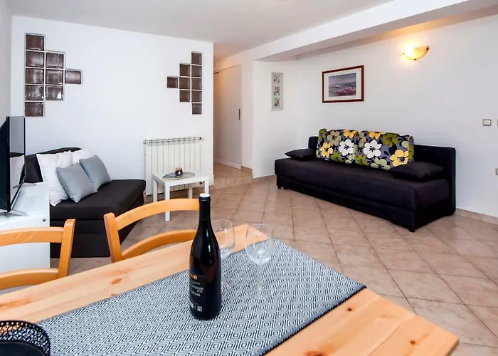 아파트먼트 반다 로비니